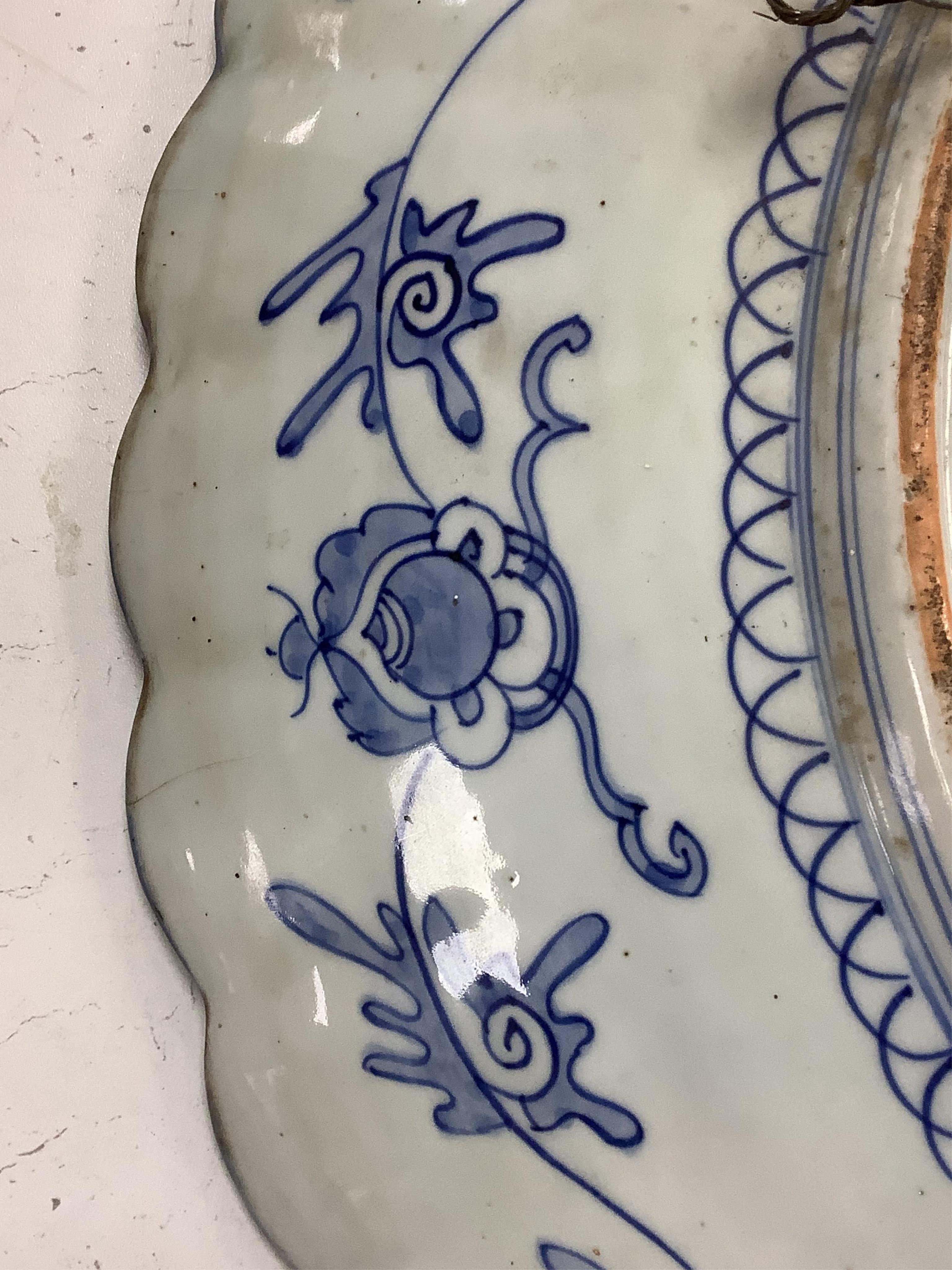 A large Japanese Imari charger, Meiji period (1868-1912), 62cm